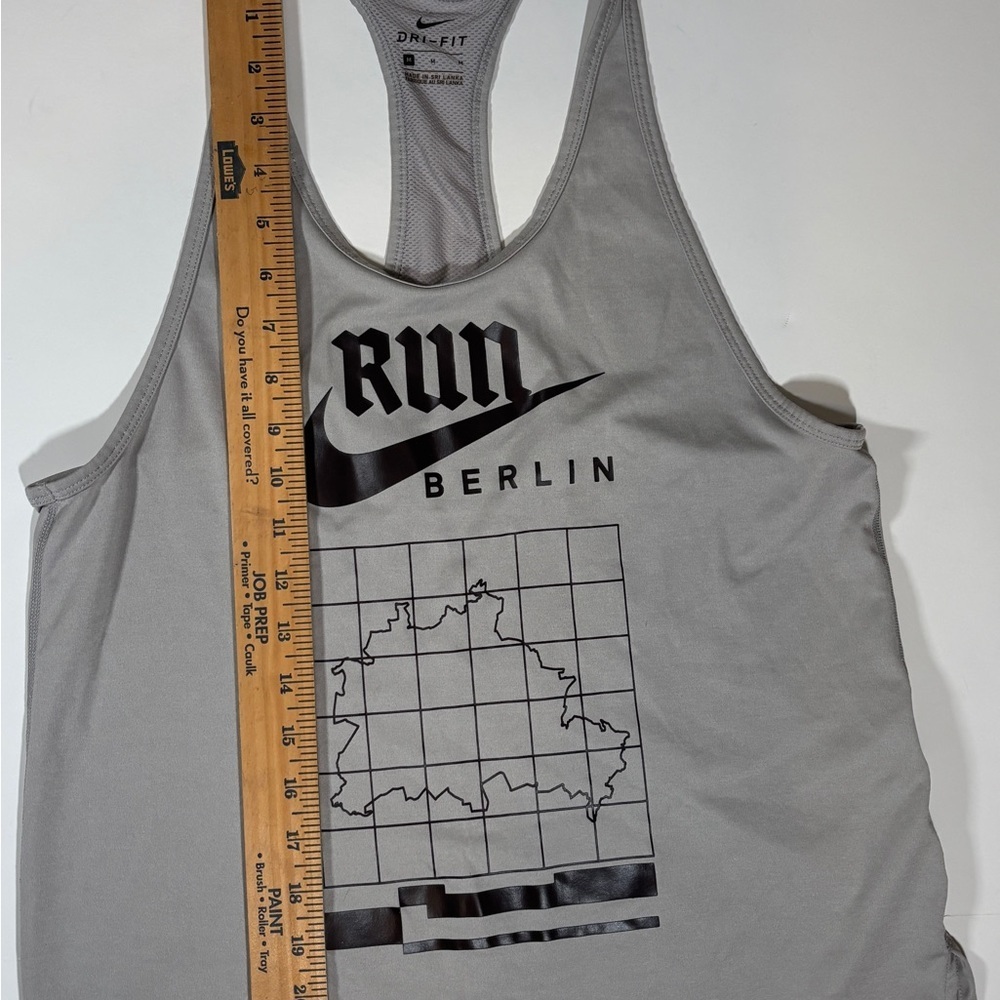 Nike RUN Berlin Women’s Tank Size S
Athleisure, Running, Gym, Hiking, Walking - Picture 4 of 5